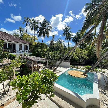 Kima Serviced Beach House & Suites Bwejuu Buitenkant foto