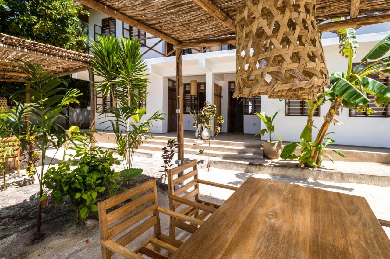 Kima Serviced Beach House & Suites Bwejuu Buitenkant foto