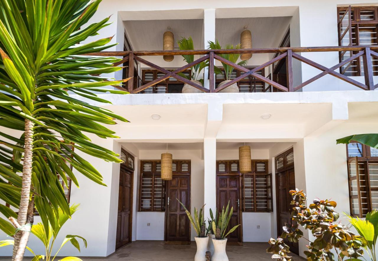 Kima Serviced Beach House & Suites Bwejuu Buitenkant foto