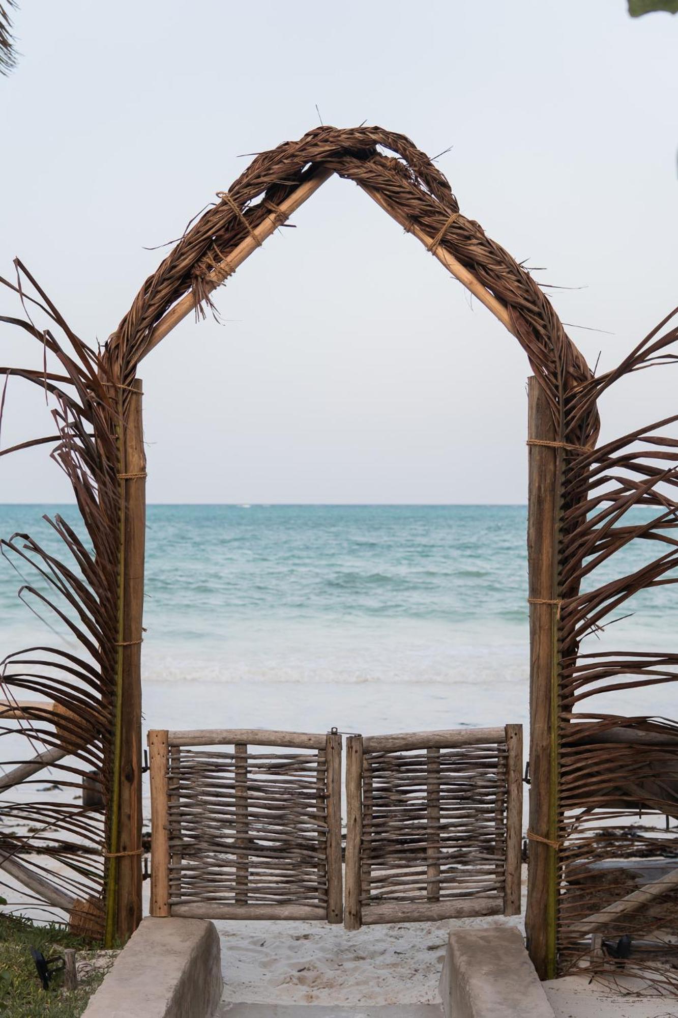 Kima Serviced Beach House & Suites Bwejuu Buitenkant foto