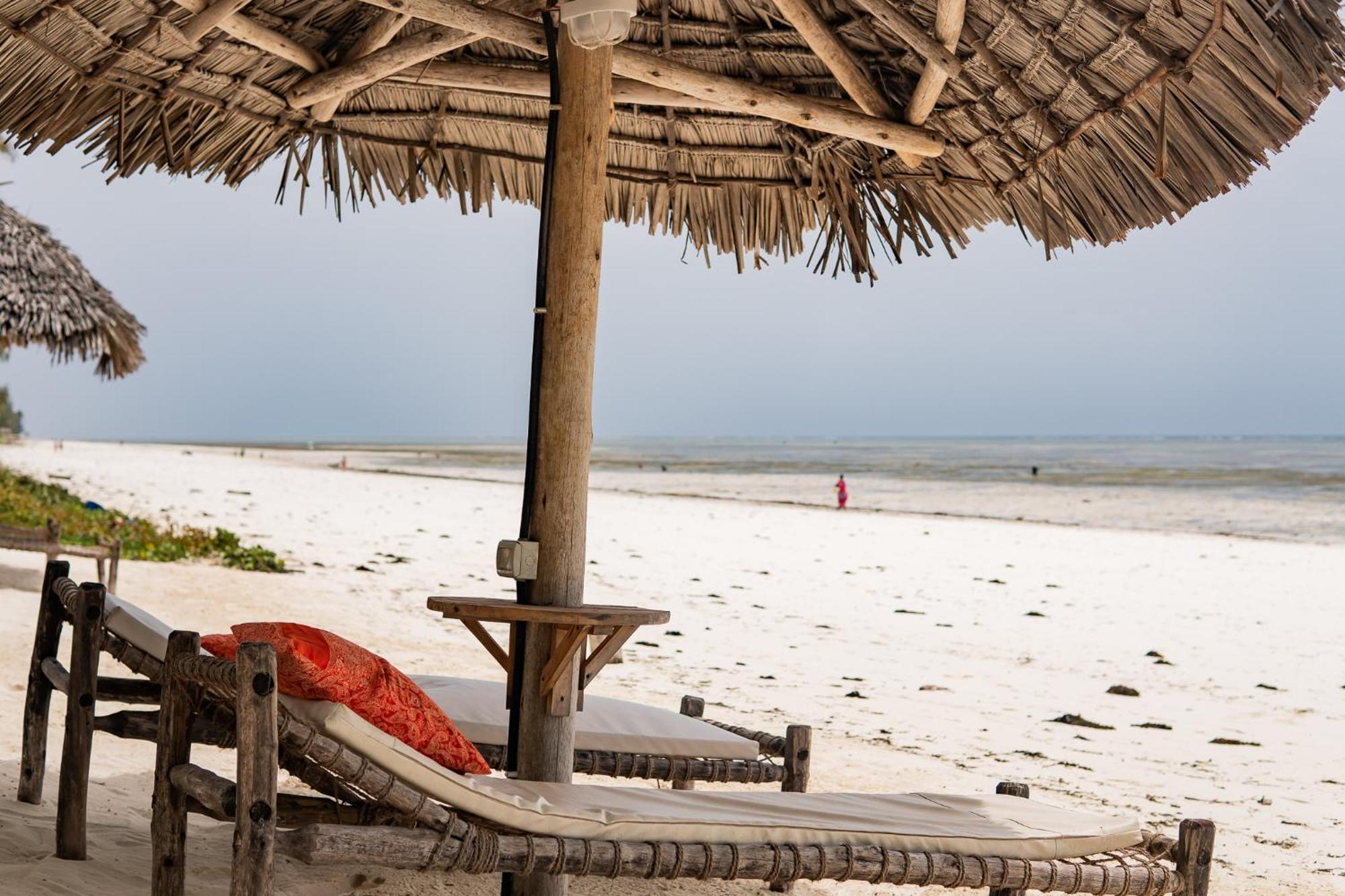 Kima Serviced Beach House & Suites Bwejuu Buitenkant foto